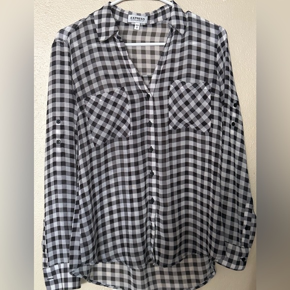 Woman’s Express Button Down - Picture 3 of 6